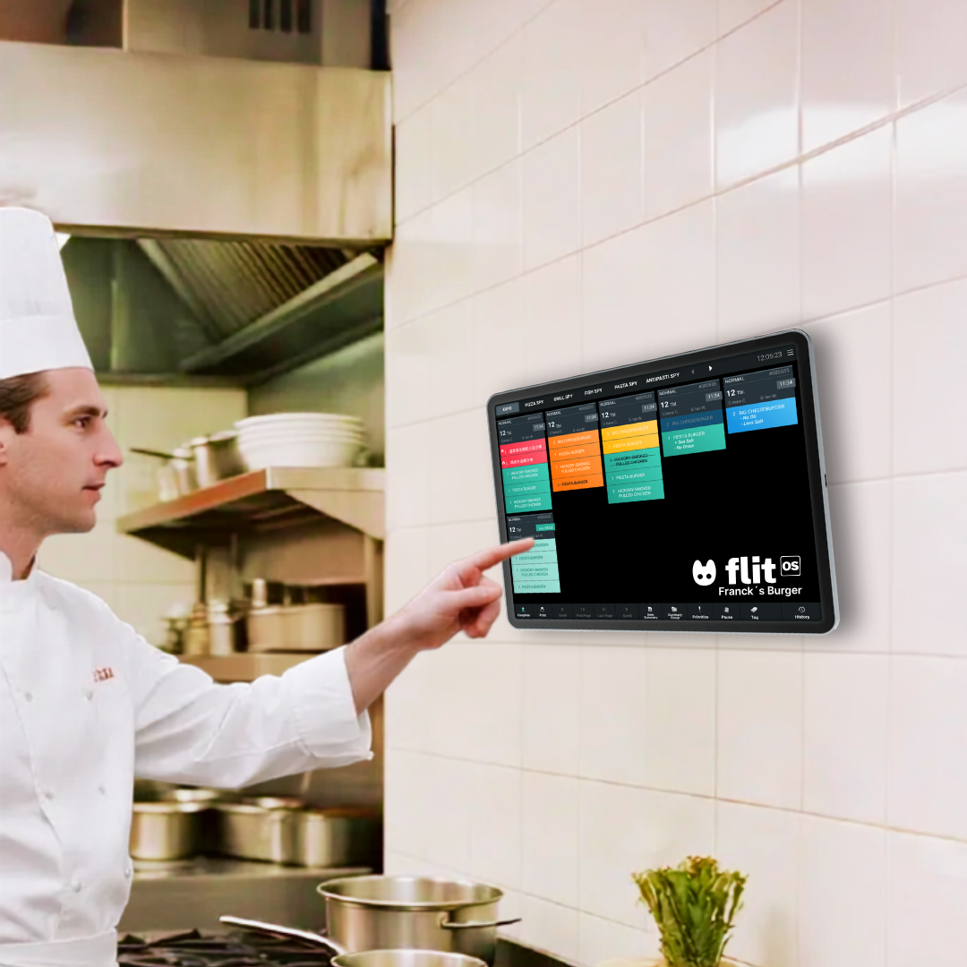 Pantalla de cocina FLIT-OS mostrando comandas en un restaurante